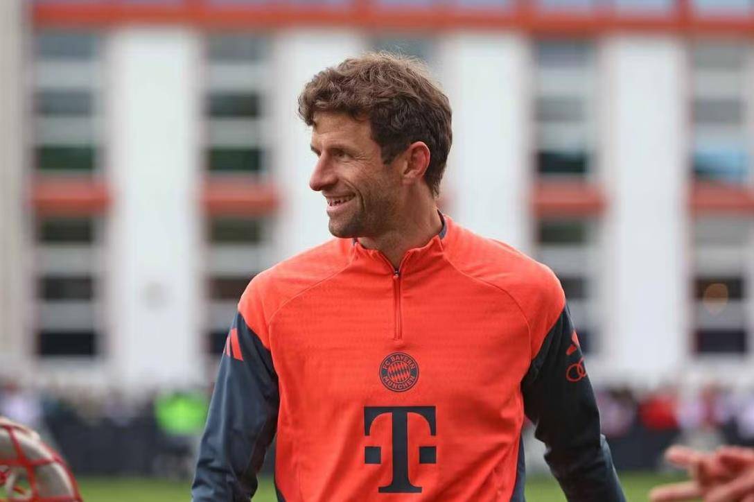 安联球场最后一战，拜仁在捧杯夜告别穆勒，孔帕尼暗示有特殊安排